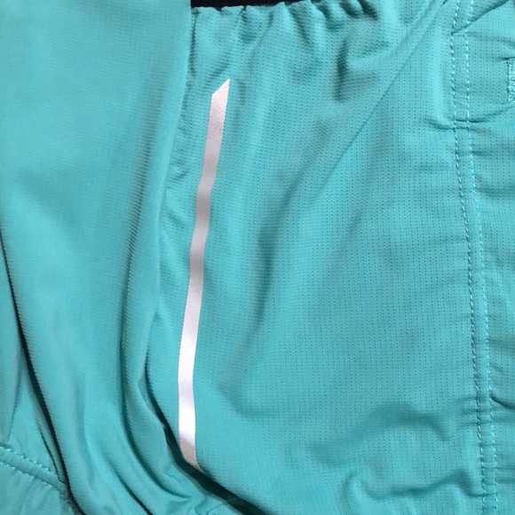 Baleaf running shirt large with pockets and reflective places - Picture 7 of 11